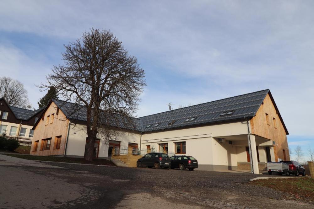 Pension A Restaurace U Sousedu Strazny Exterior photo